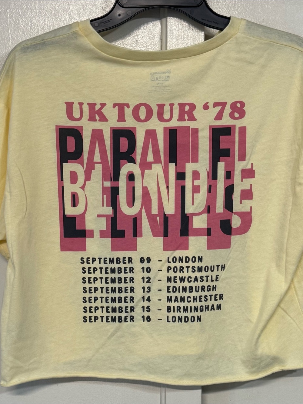 Guess Blondie UK Tour '78 Graphic Tee in Pale Yellow - Picture 4 of 9